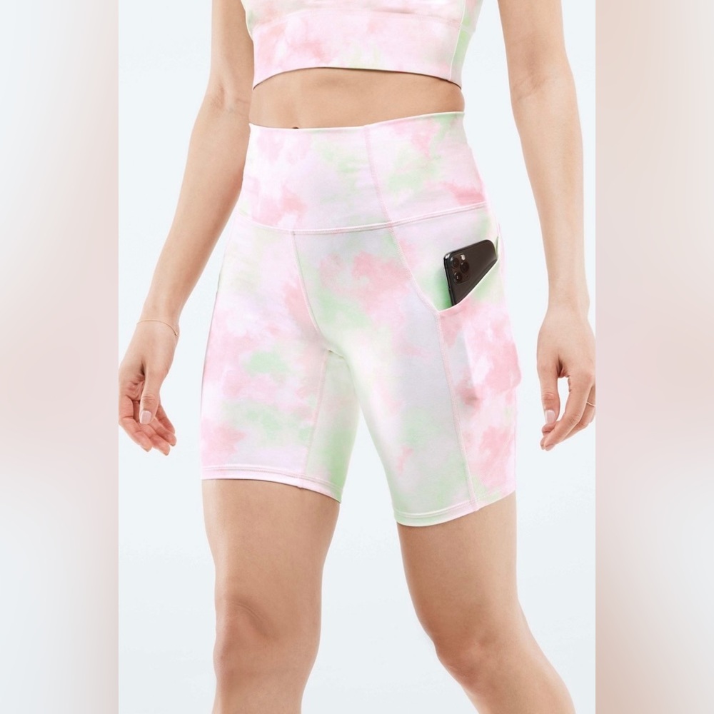 Fabletics Oasis High-Waisted Pocket Short 7" Size L